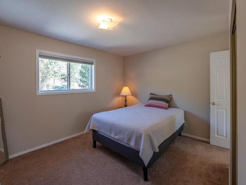 2631 Forsyth Drive, Penticton, BC - Indoor Photo Showing Bedroom