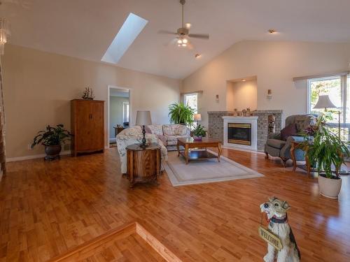 2631 Forsyth Drive, Penticton, BC - Indoor Photo Showing Living Room With Fireplace