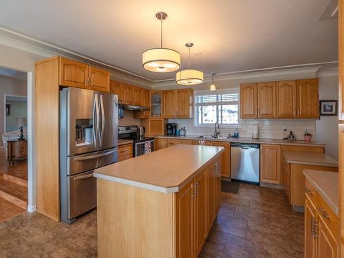 2631 Forsyth Drive, Penticton, BC - Indoor Photo Showing Kitchen