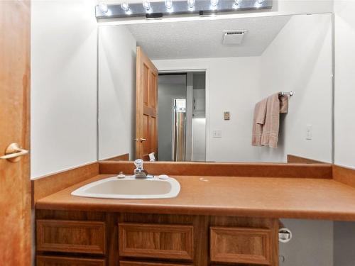 806-225 Clearview Road, Apex Mountain, BC - Indoor Photo Showing Bathroom