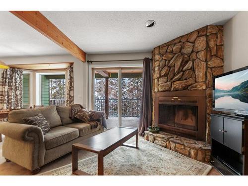 806-225 Clearview Road, Apex Mountain, BC - Indoor Photo Showing Living Room With Fireplace