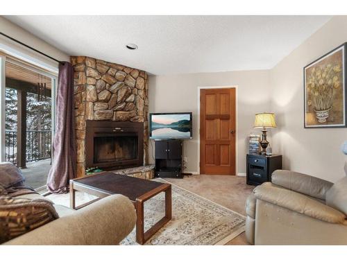 806-225 Clearview Road, Apex Mountain, BC - Indoor Photo Showing Living Room With Fireplace