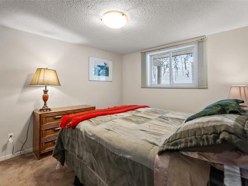 806-225 Clearview Road, Apex Mountain, BC - Indoor Photo Showing Bedroom
