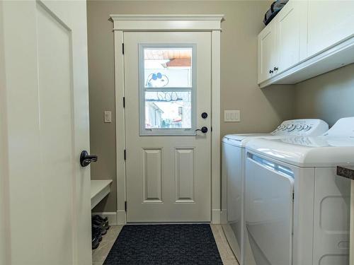 25-2444 York Avenue, Armstrong, BC - Indoor Photo Showing Laundry Room