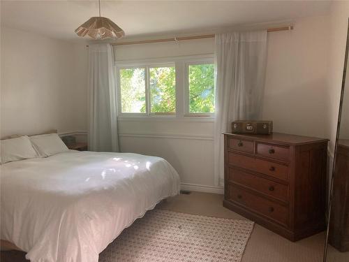 455 Donhauser Road, Kelowna, BC - Indoor Photo Showing Bedroom