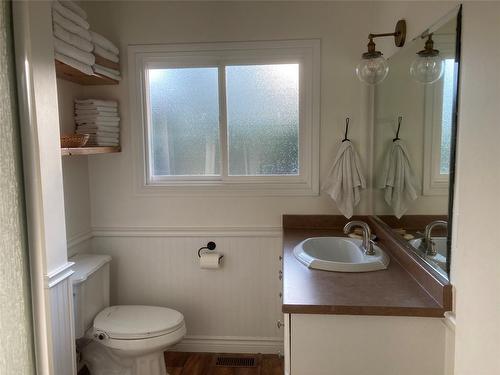 455 Donhauser Road, Kelowna, BC - Indoor Photo Showing Bathroom