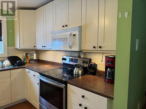 16 Tutu Avenue, Mackenzie, BC - Indoor Photo Showing Kitchen