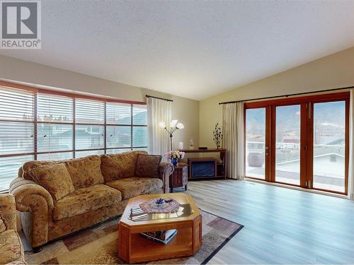 8517 Primrose Lane, Osoyoos, BC - Indoor Photo Showing Living Room