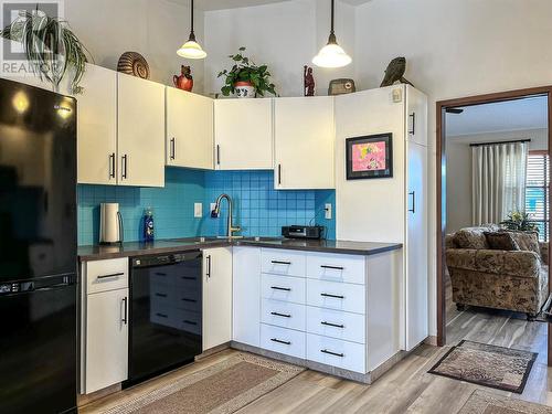 8517 Primrose Lane, Osoyoos, BC - Indoor Photo Showing Kitchen With Upgraded Kitchen