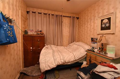 3 Dundee Street, Brantford, ON - Indoor Photo Showing Bedroom