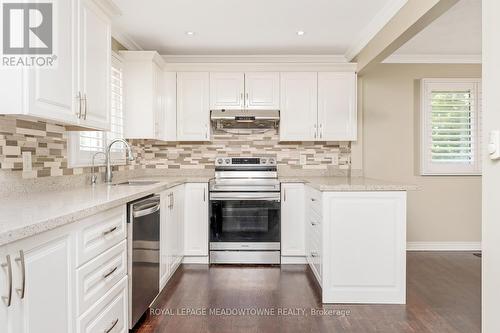 9227 Sixth Line, Halton Hills, ON - Indoor Photo Showing Kitchen With Upgraded Kitchen
