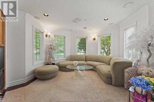 214 Crystal Bay, Amherstburg, ON - Indoor Photo Showing Living Room