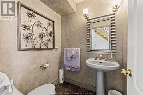 214 Crystal Bay, Amherstburg, ON - Indoor Photo Showing Bathroom