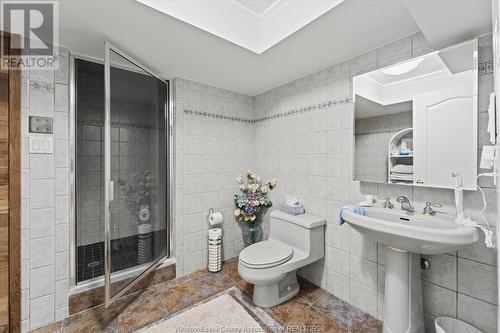 214 Crystal Bay, Amherstburg, ON - Indoor Photo Showing Bathroom