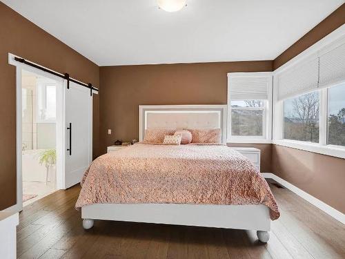6920 Savona Access Rd, Kamloops, BC - Indoor Photo Showing Bedroom