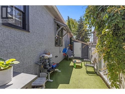 744/746 Sutherland Avenue, Kelowna, BC - Outdoor With Exterior