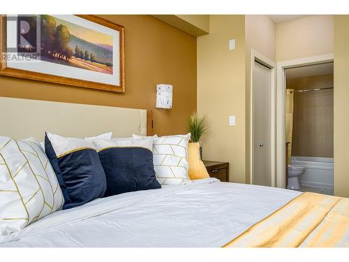 7343 Okanagan Landing Road Unit# 2307, Vernon, BC - Indoor Photo Showing Bedroom