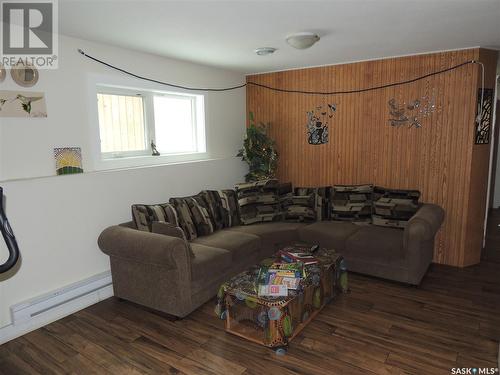 102 Hargreaves Green, Saskatoon, SK - Indoor Photo Showing Living Room