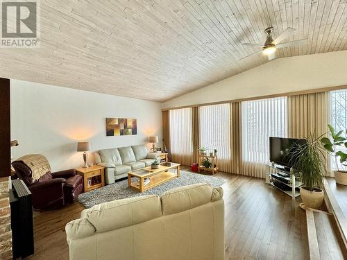 6476 Messner Road, Horse Lake, BC - Indoor Photo Showing Living Room