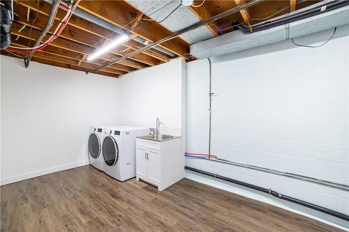 837 Danforth Place, Burlington, ON - Indoor Photo Showing Laundry Room
