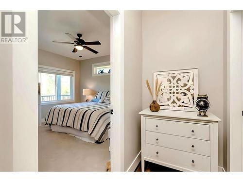 11014 Mountford Avenue, Summerland, BC - Indoor Photo Showing Bedroom
