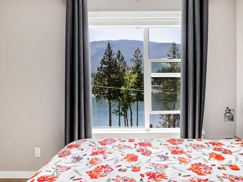 7050 Sha-Elum Dr, Lake Cowichan, BC - Indoor Photo Showing Bedroom