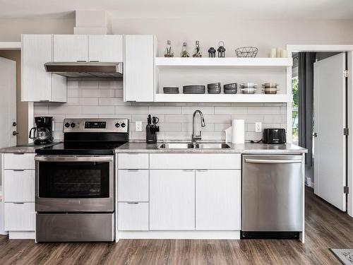 7050 Sha-Elum Dr, Lake Cowichan, BC - Indoor Photo Showing Kitchen With Double Sink