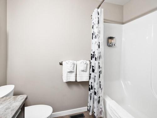 7050 Sha-Elum Dr, Lake Cowichan, BC - Indoor Photo Showing Bathroom