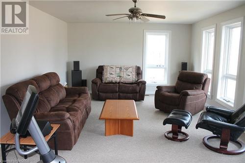 117 East Road, Northern Bruce Peninsula, ON - Indoor Photo Showing Living Room