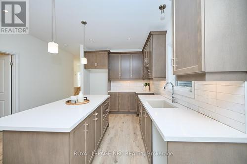 27 Beachwalk Crescent, Fort Erie, ON - Indoor Photo Showing Kitchen With Upgraded Kitchen