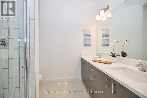 27 Beachwalk Crescent, Fort Erie, ON - Indoor Photo Showing Bathroom