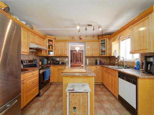1927 Sage Place, Merritt, BC - Indoor Photo Showing Kitchen With Double Sink