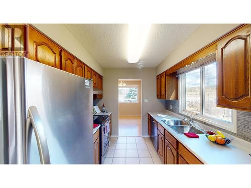 968 River Park Road, Quesnel, BC - Indoor Photo Showing Kitchen With Double Sink