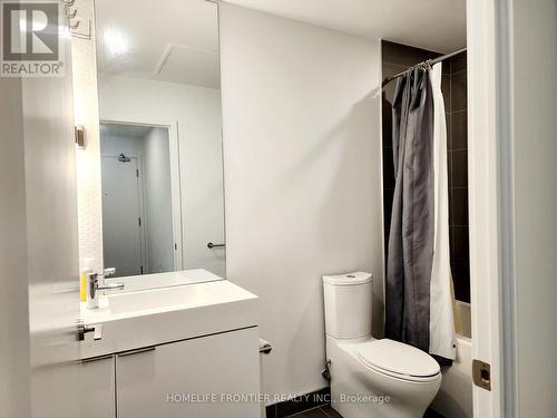 717 - 33 Helendale Avenue, Toronto, ON - Indoor Photo Showing Bathroom