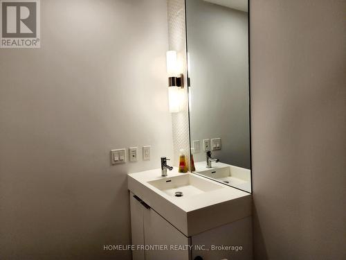 717 - 33 Helendale Avenue, Toronto, ON - Indoor Photo Showing Bathroom