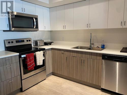 695 Academy Way Unit# 207, Kelowna, BC - Indoor Photo Showing Kitchen With Double Sink With Upgraded Kitchen