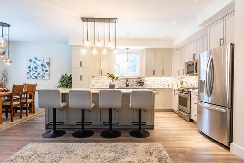 740 Prairie South Road, Castlegar, BC - Indoor Photo Showing Kitchen With Upgraded Kitchen
