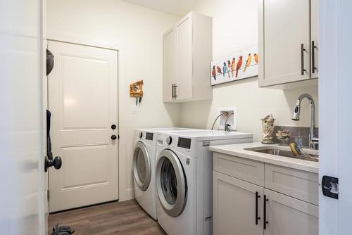 740 Prairie South Road, Castlegar, BC - Indoor Photo Showing Laundry Room