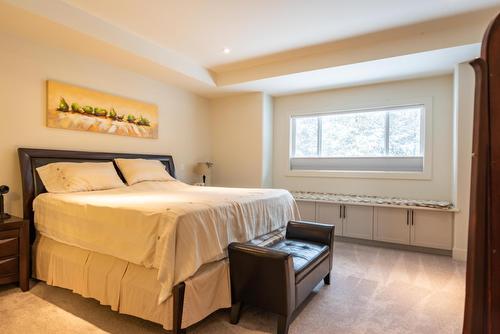 740 Prairie South Road, Castlegar, BC - Indoor Photo Showing Bedroom