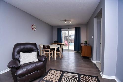 804 Nebo Road, Glanbrook, ON - Indoor Photo Showing Living Room