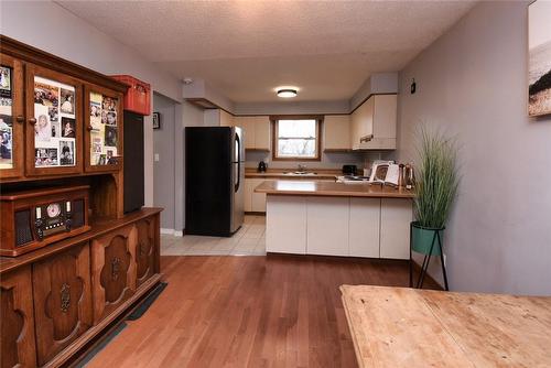 804 Nebo Road, Glanbrook, ON - Indoor Photo Showing Kitchen