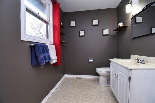 804 Nebo Road, Glanbrook, ON - Indoor Photo Showing Bathroom