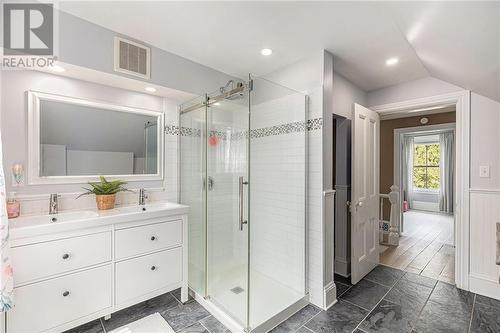 1053 Matheson Drive, Smiths Falls, ON - Indoor Photo Showing Bathroom