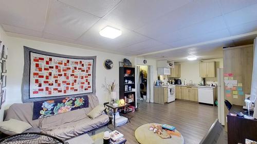 735 304Th Street, Kimberley, BC - Indoor Photo Showing Living Room