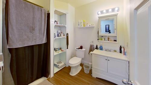 735 304Th Street, Kimberley, BC - Indoor Photo Showing Bathroom