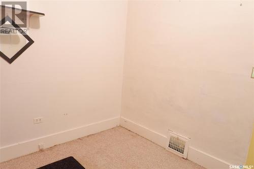308 6Th Avenue E, Assiniboia, SK - Indoor Photo Showing Other Room