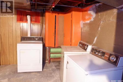 308 6Th Avenue E, Assiniboia, SK - Indoor Photo Showing Laundry Room