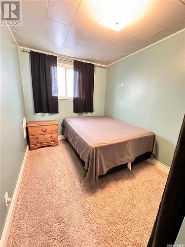 509 6Th Avenue, Weyburn, SK - Indoor Photo Showing Bedroom
