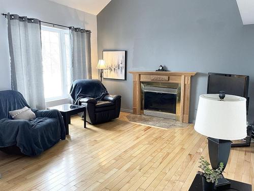 Salon - 2640 Ch. Des Cèdres, Mont-Laurier, QC - Indoor Photo Showing Living Room With Fireplace