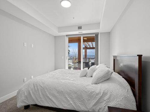 210-1700 Balmoral Ave, Comox, BC - Indoor Photo Showing Bedroom